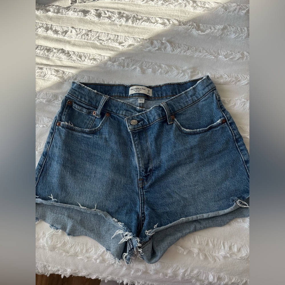 Abercrombie Criss Cross Short Curve Love